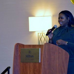 Meet your Posher, Danielle